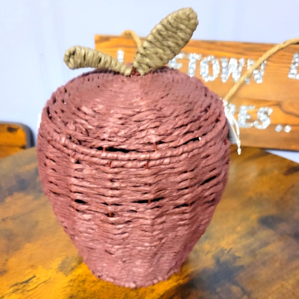 Woven rattan Apple-Shaped Basket/lid-red/green